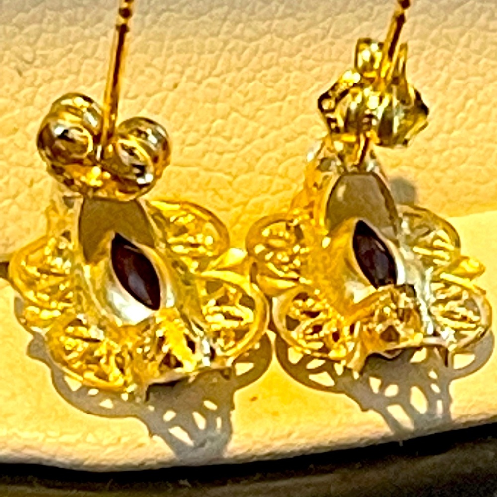 (SOLD)14k yellow gold earrings - Picture 8 of 11